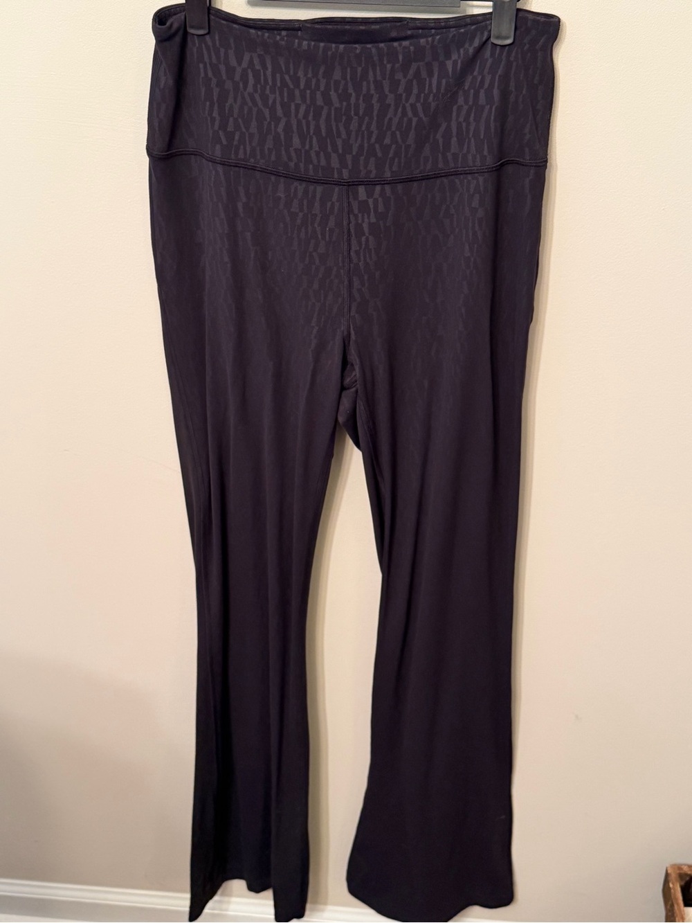 Lululemon Super High Rise Groove Flares size 10 32.5” inseam